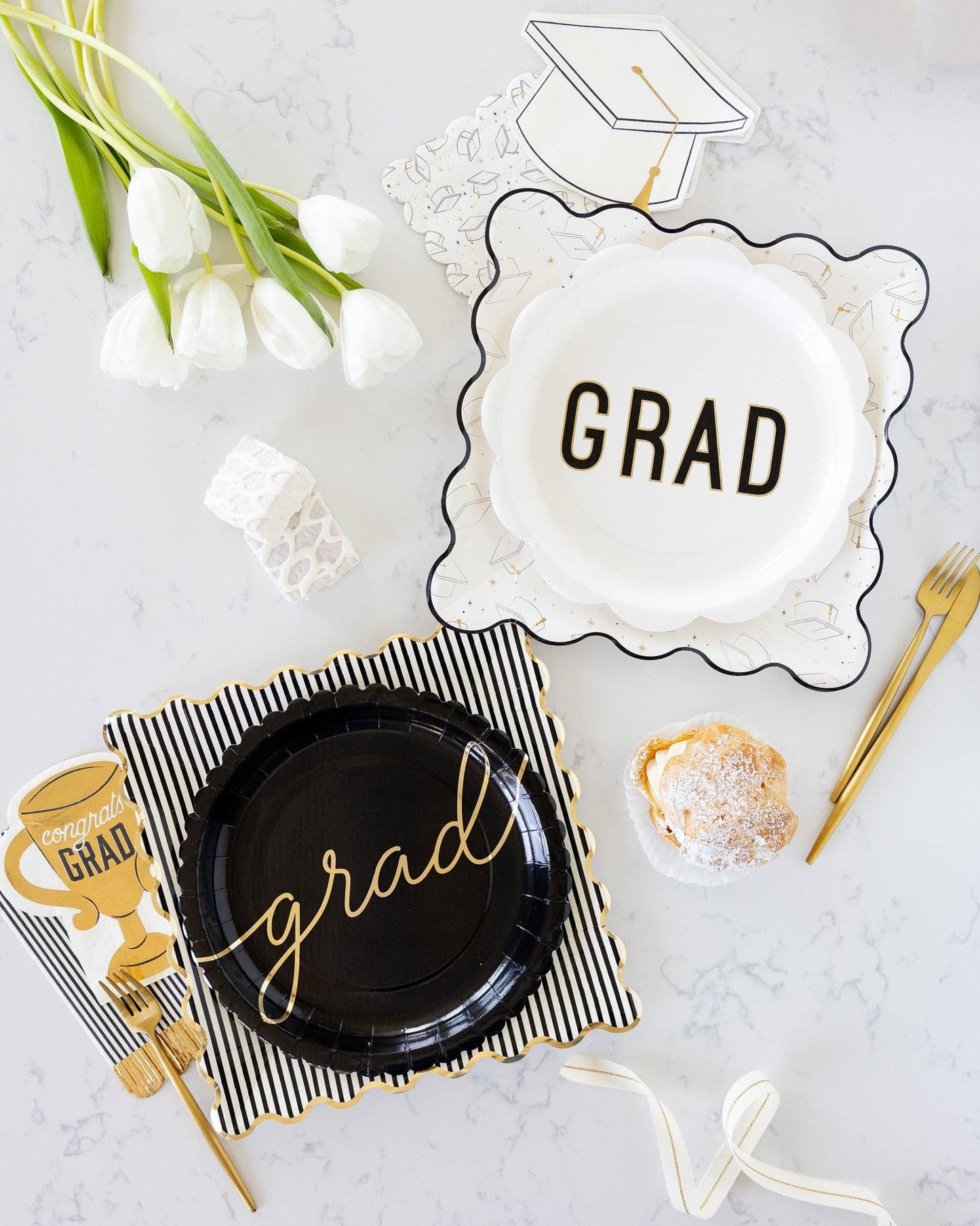 GRD1143 - Grad Scalloped 10" Plate