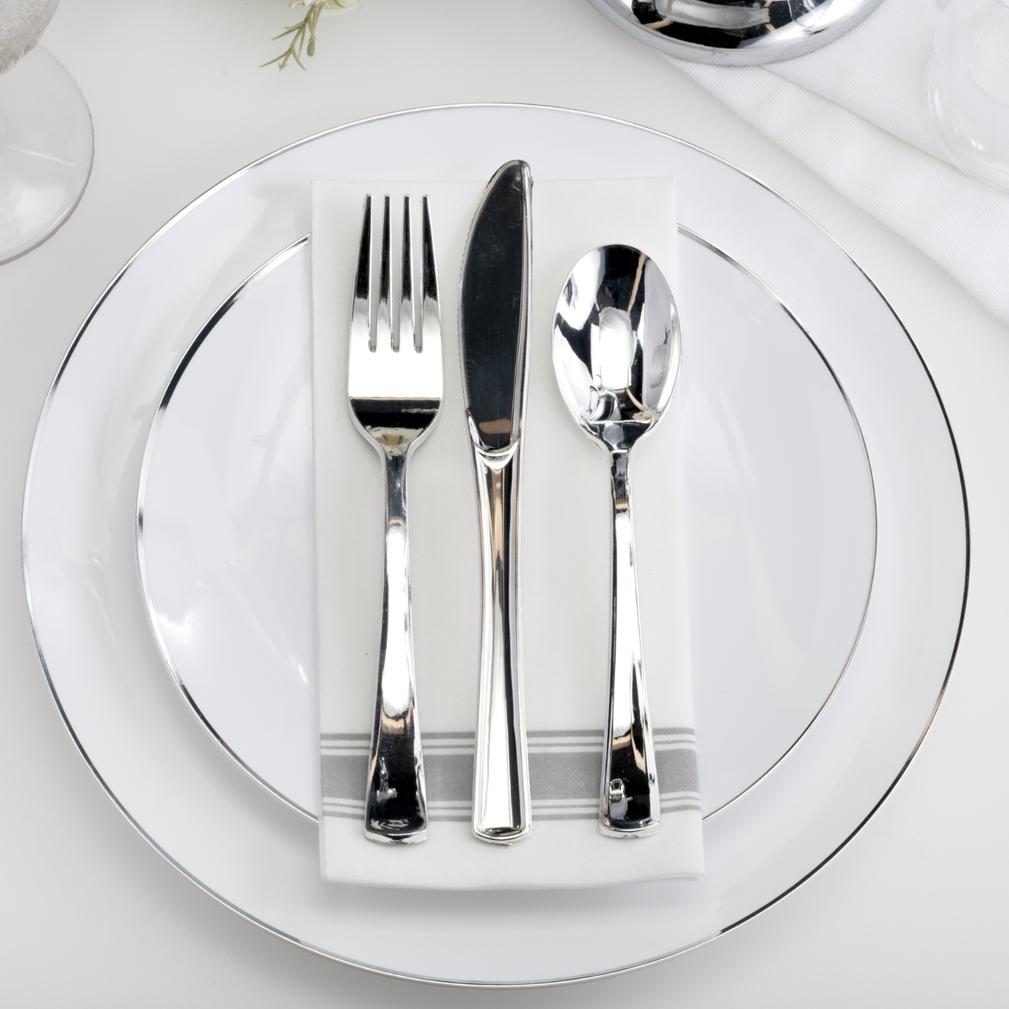 Exquisite Classic Silver Plastic Forks - 20 Count