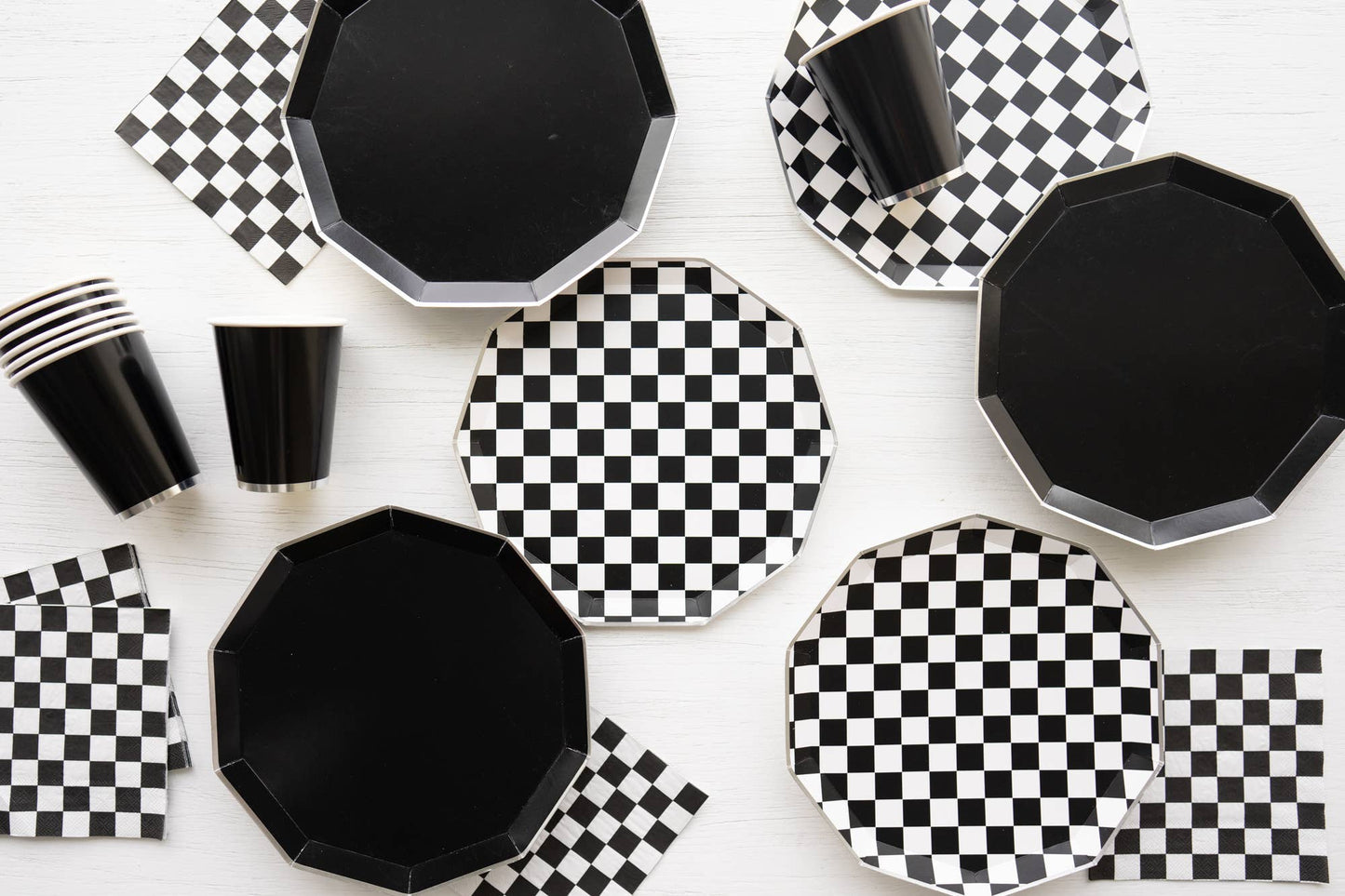 BLACK AND WHITE SIGNATURE CHECKER LARGE NAPKINS