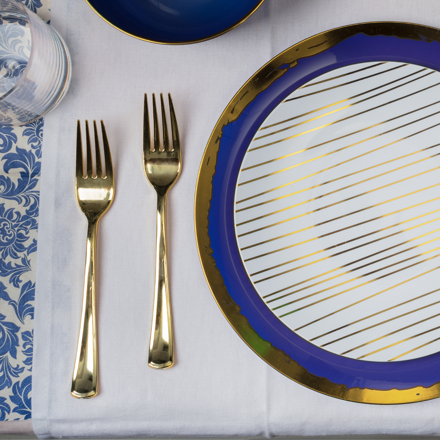 Exquisite Classic Gold Plastic Forks - 20 Count