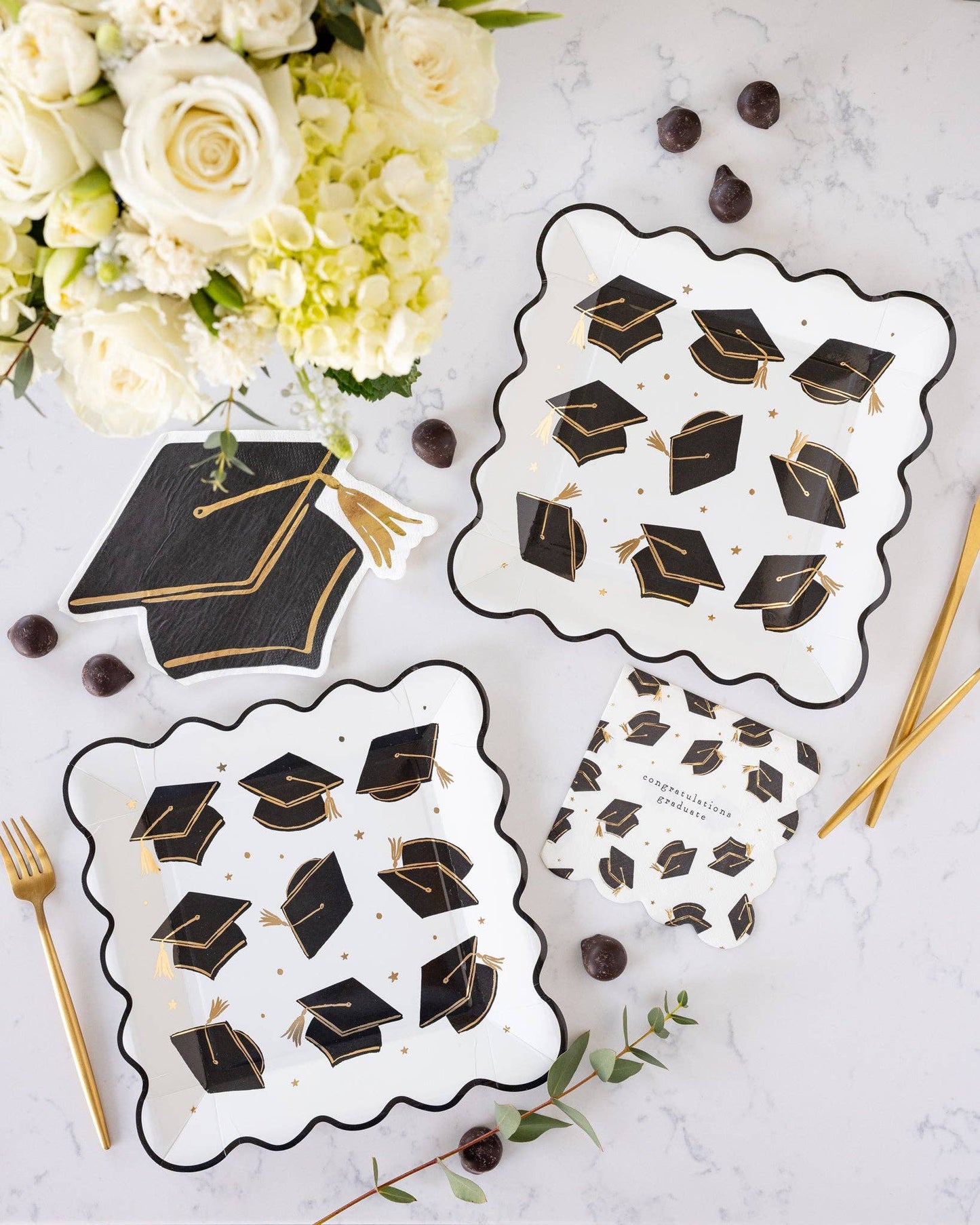 GRD1235 - Grad Hat Shaped Napkin Cocktail